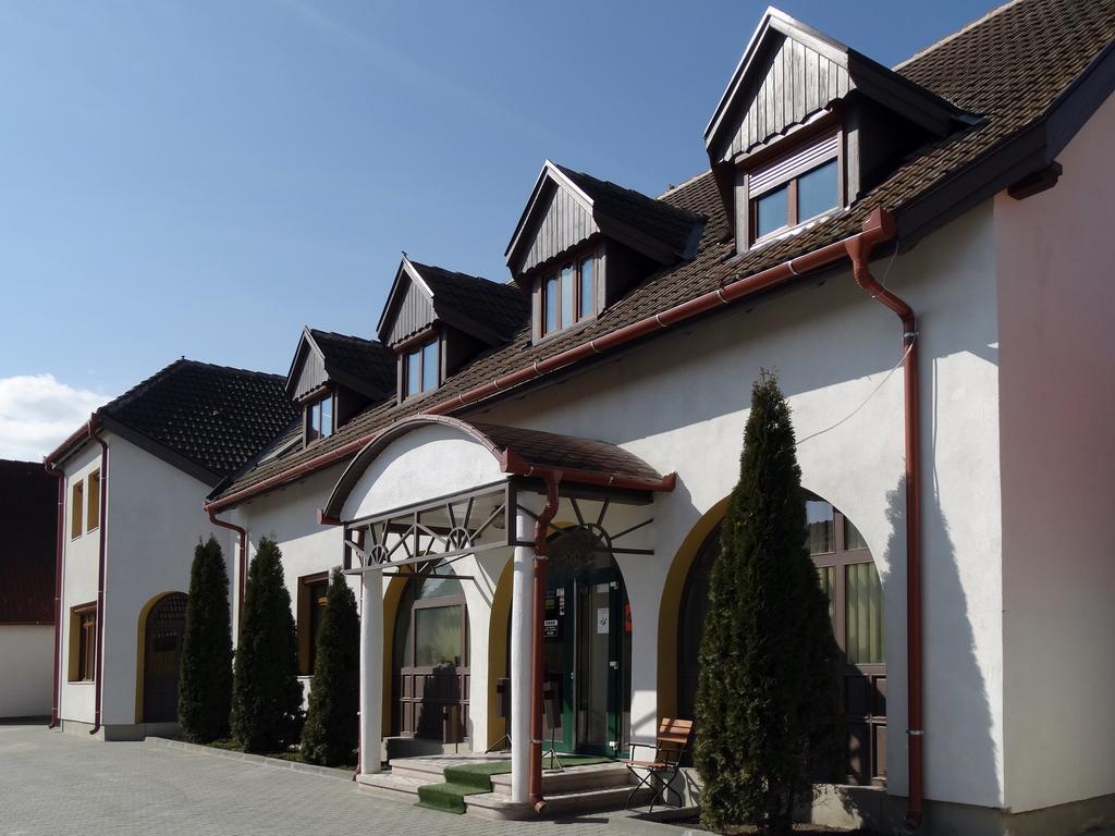 Prince Hotel Miercurea Ciuc Bagian luar foto